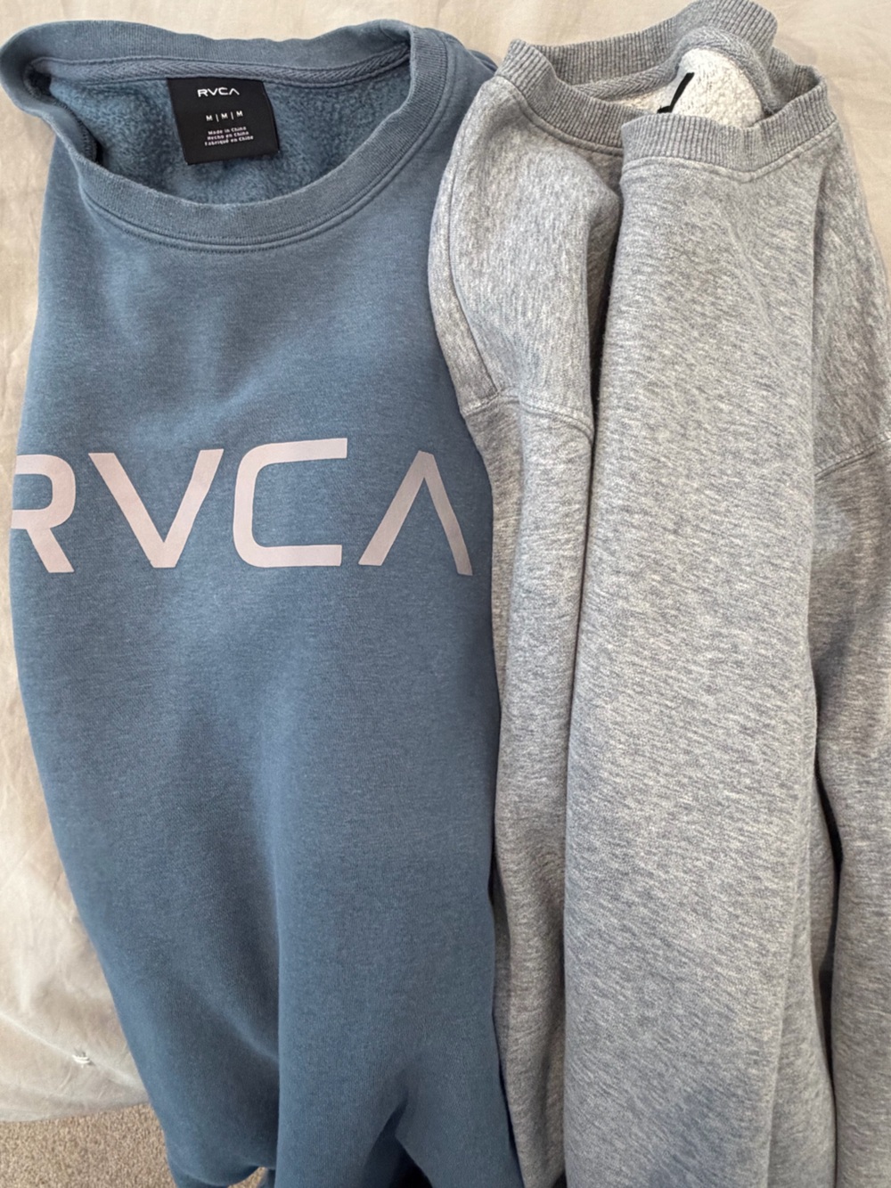 RVCA Sweatshirt Lot Mens M Andrew Reynolds Big Logo Crewneck Gray Blue 2pc